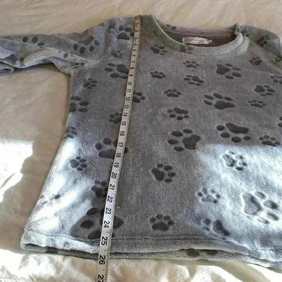 The Animal Rescue Site Gray Paw Print Women’s Plush Long Pajama Set, Size XL. - Picture 10 of 11